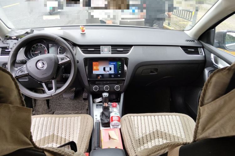 Used Skoda Octavia 2019 1.5L Automatic SmartDrive Comfort Edition China VI Standard Center Console