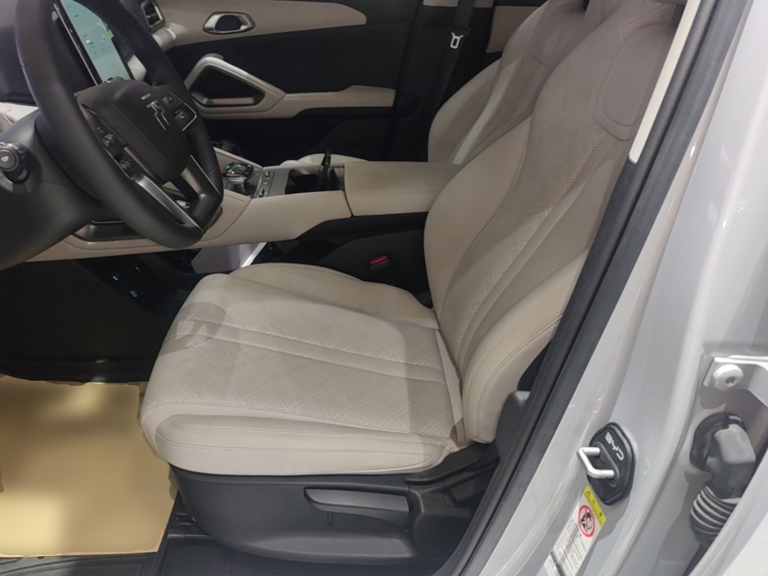 BYD Yuan UP 2024 401 km Active Version — снимка 17