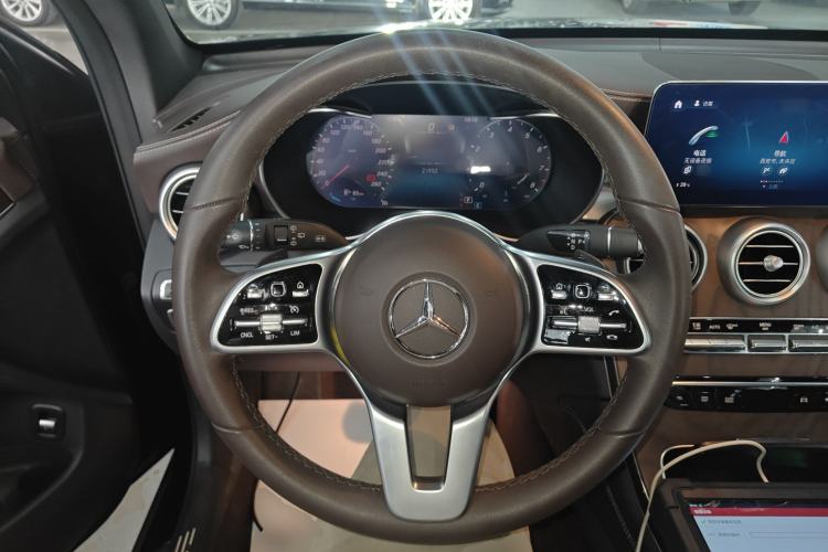 Used Mercedes-Benz GLC 2020 Facelift GLC 260 L 4MATIC Luxury Edition
