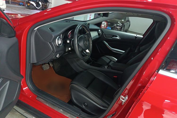 Used Mercedes-Benz GLA 2016 GLA 200 Fashion Model Left Front Seat