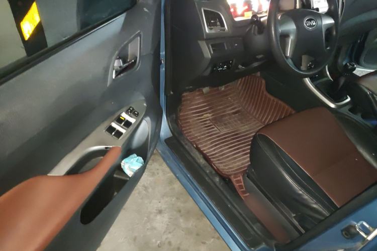 Used BYD F3 2015 Energy-Saving Edition 1.5L Manual Luxury Model Driver Seat