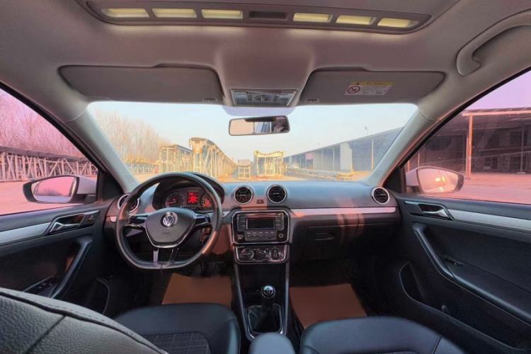 Used Volkswagen Jetta 2017 1.5L Manual Comfort Model Interior 1