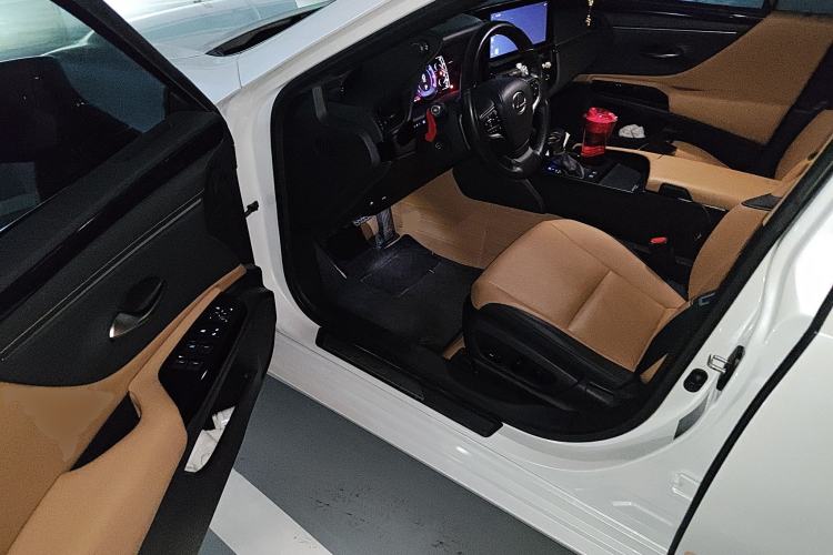 Used Lexus ES 2022 200 Excellence Edition
