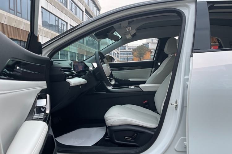 Used Geely Galaxy L6 2023 125km Starship