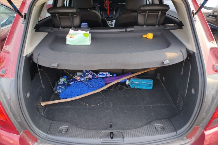 Used Chevrolet Trax 2014 1.4T Automatic Two-Wheel Drive Luxury Model Trunk