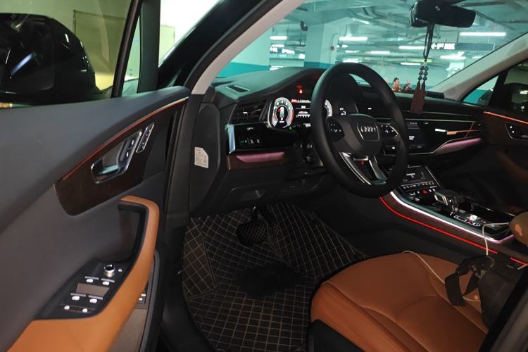 Used Audi Q7 2022 55 TFSI quattro S line Sport model
