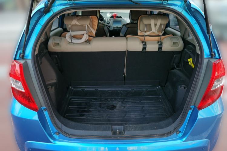 Used Honda Fit 2011 1.5L manual luxury version Trunk