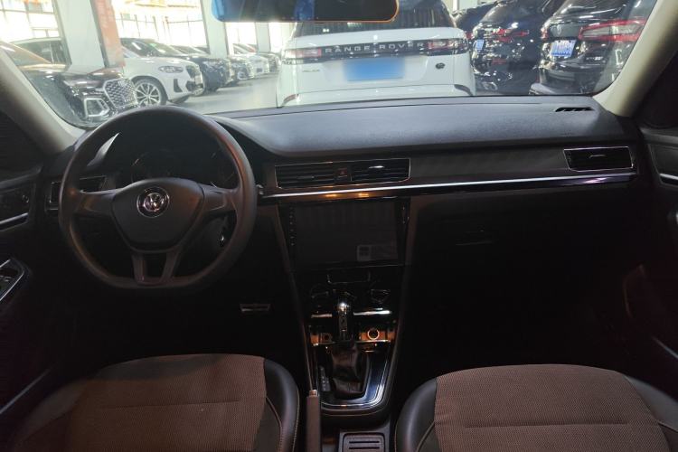 Used Volkswagen C-TREK 2017 1.6L Automatic Comfort Model Center Console