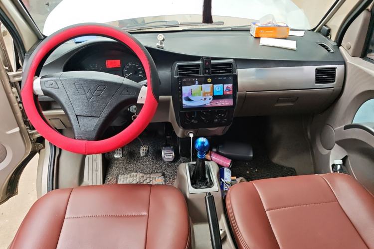 Used Wuling Rongguang 2011 1.2L Standard Version Center Console