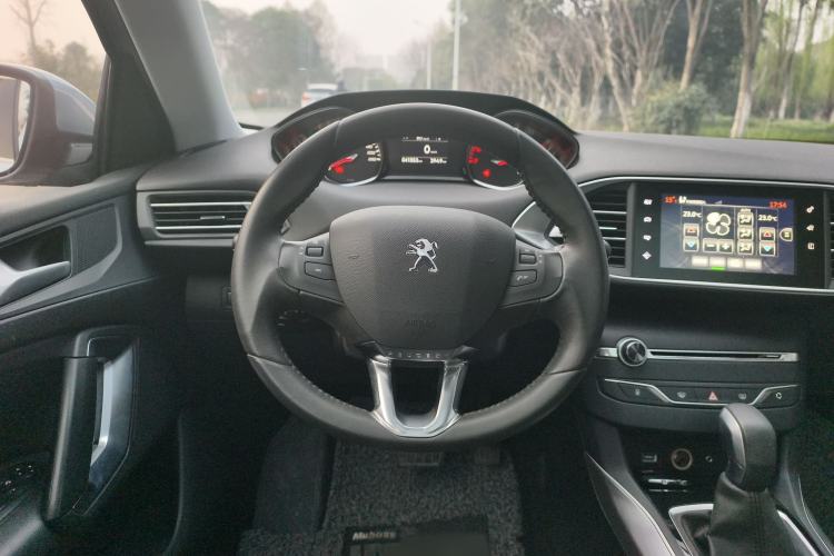 Used Peugeot 308S 2015 1.6T Automatic Ruichi Edition Steering Wheel
