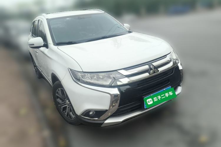 Used Mitsubishi Outlander 2018 2.4L 4x4 Luxury Edition 7-Seater
