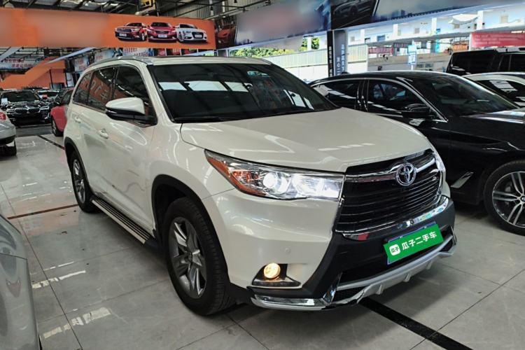Used Toyota Highlander 2017 2.0T Four-Wheel Drive Luxury Edition 7 Seats Front Right 45 Deg