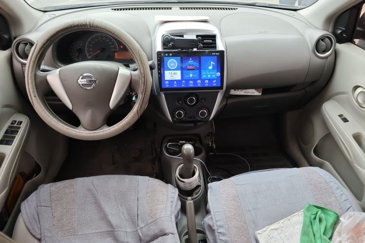 Used Nissan Sunny 2015 1.5XE Manual Comfort Edition Center Console