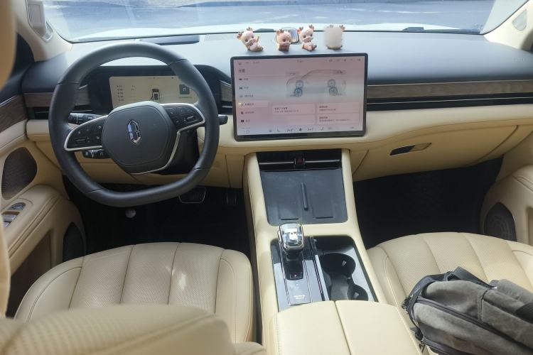 Used Hima AITO M7 2022 1.5T Four-Wheel Drive Luxury Edition Center Console