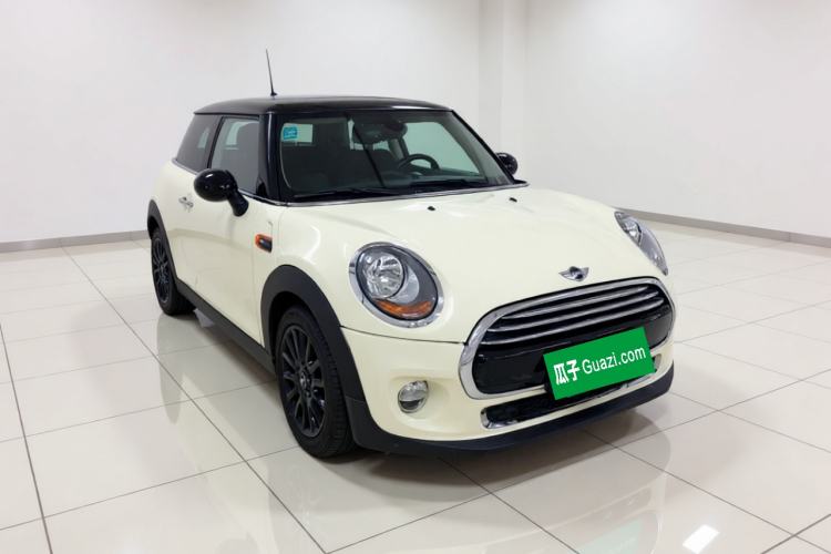 Used MINI 2018 1.5T COOPER Classic Edition Front Right 45 Deg