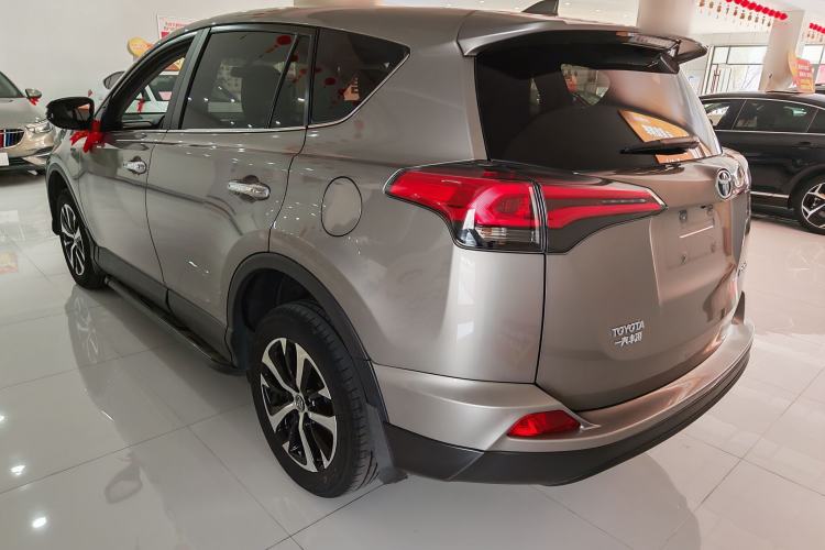 Used Toyota RAV4 2019 2.0L CVT Two-Wheel Drive Comfort Edition China VI Standard