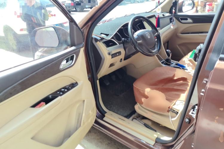 Used Baojun 730 2016 1.5L Manual Standard Version 7 Seats Driver Seat