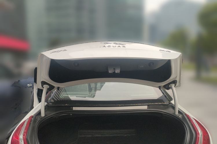 Used Jaguar XJ 2012 XJL 5.0 Panoramic Luxury Edition Trunk