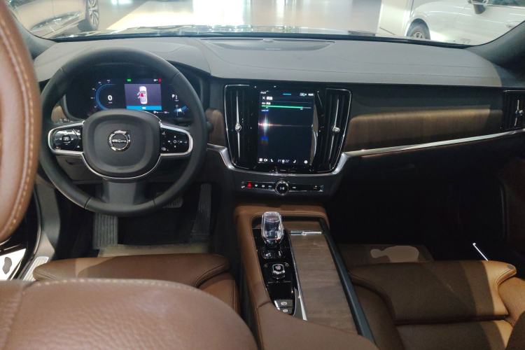 Used Volvo S90 2024 B5 Zhiyuan Luxury Edition
