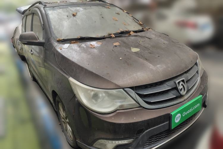 Used Baojun 730 2014 1.5L manual Comfort version 7 seats Front Right 45 Deg