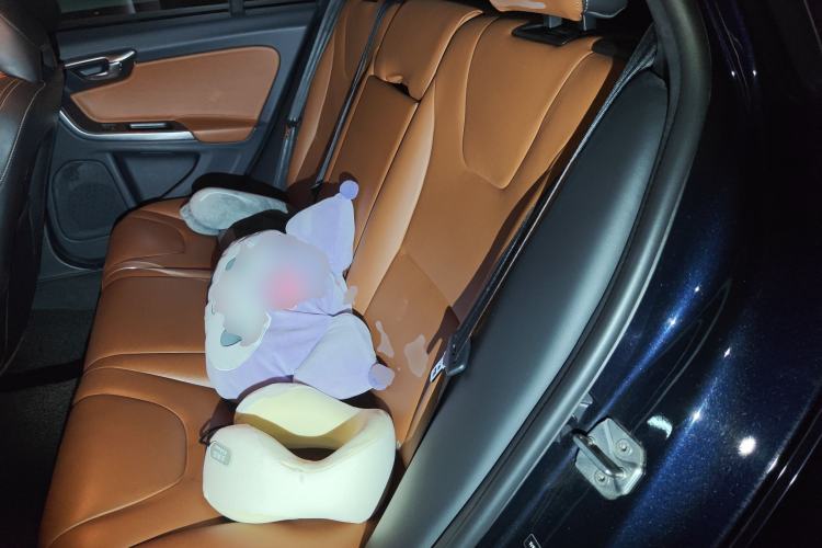 Used Volvo V60 2017 T5 Zhiyi Edition China V Standard Left Rear Seat