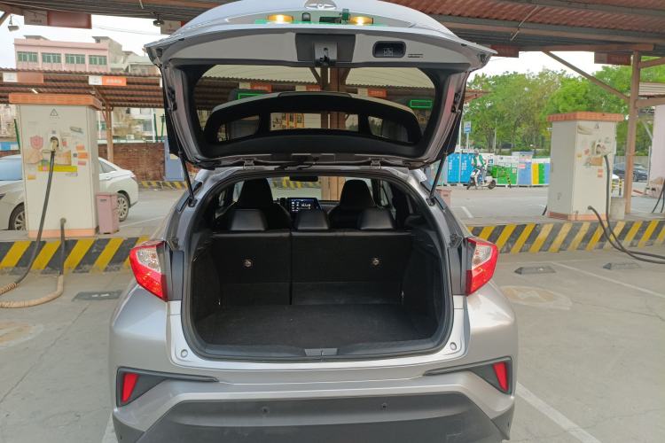 Used Toyota IZOA 2018 2.0L Yichi Version China VI Standard Trunk