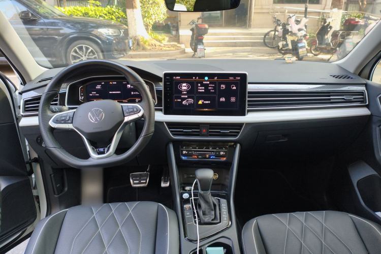 Used Volkswagen Tiguan L 2024 330TSI Automatic Two-Wheel Drive R-Line Enhanced Edition
