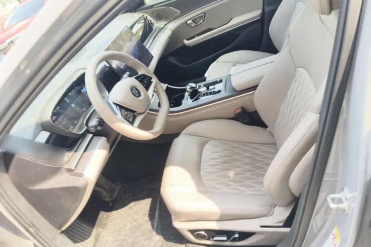 Used BYD Han 2025 EV with 701 km of Laser Radar-Enabled Intelligent Driving