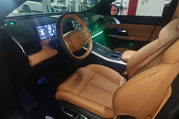 Used XPeng G9 2025 625 Long-Range Max Left Front Seat