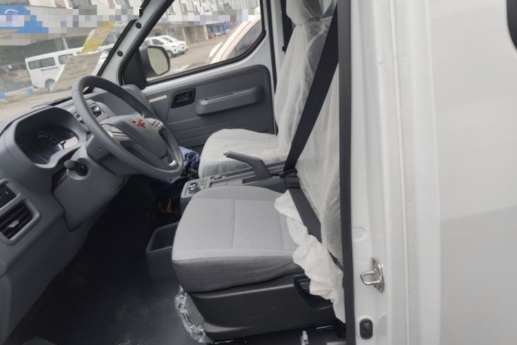 Used Wuling Yangguang 2025 Model 400km Bus Edition—Comfort Edition