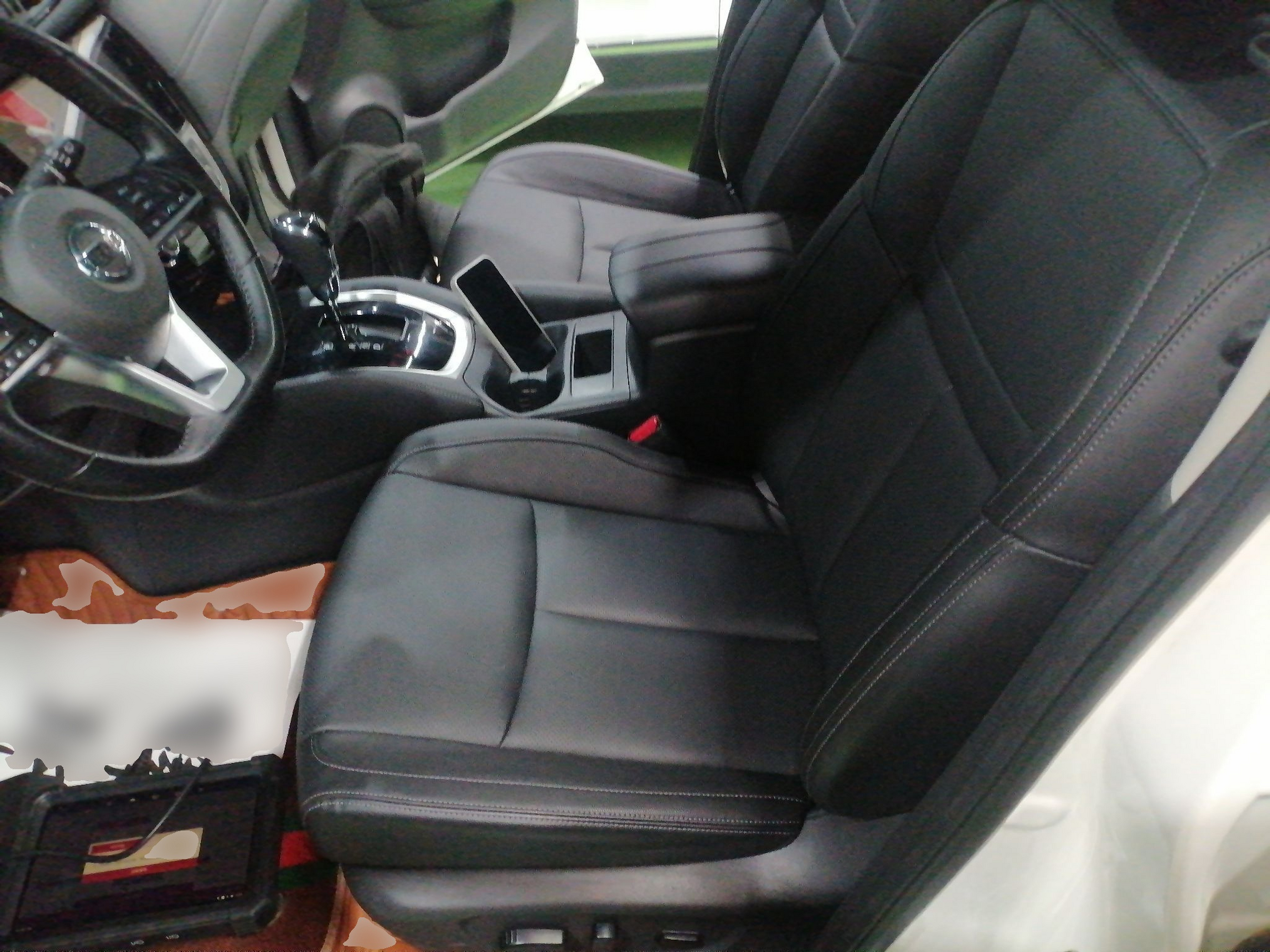 Переднее сиденье в автомобиле