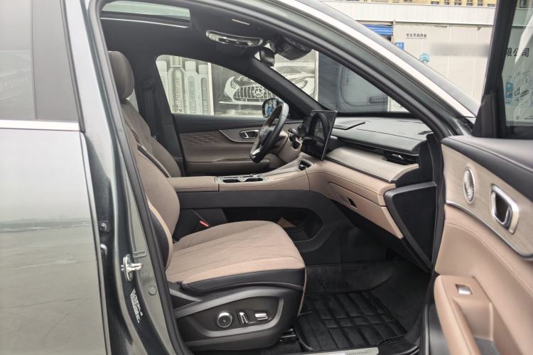 Used Chery Tiggo 8 PLUS 2025 290TGDI DCT Prestige 5-Seater
