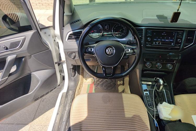 Used Volkswagen Golf Sportsvan 2016 230TSI Automatic Trend Edition Steering Wheel