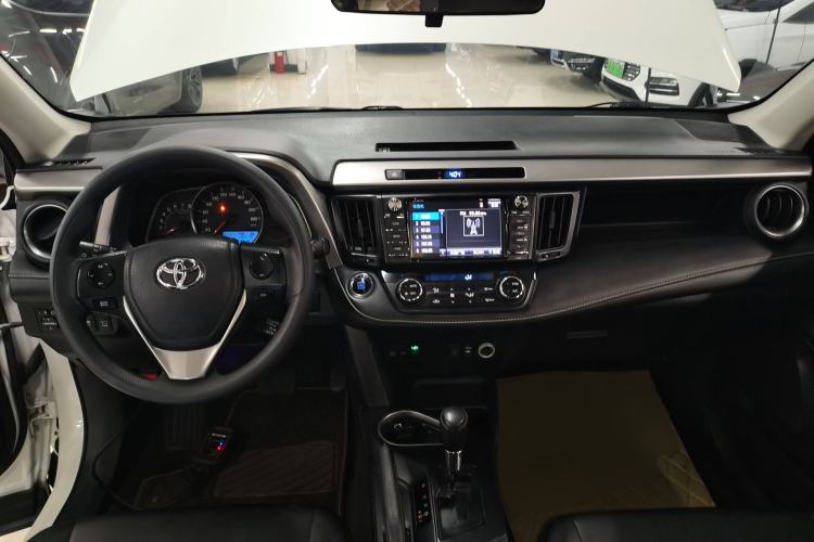 Used Toyota RAV4 2018 2.0L CVT Two-Wheel Drive Fashion X Edition