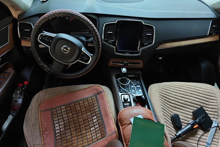 Used Volvo XC90 2019 T6 Zhiyi Edition 7-Seater China V Emission Standard Center Console