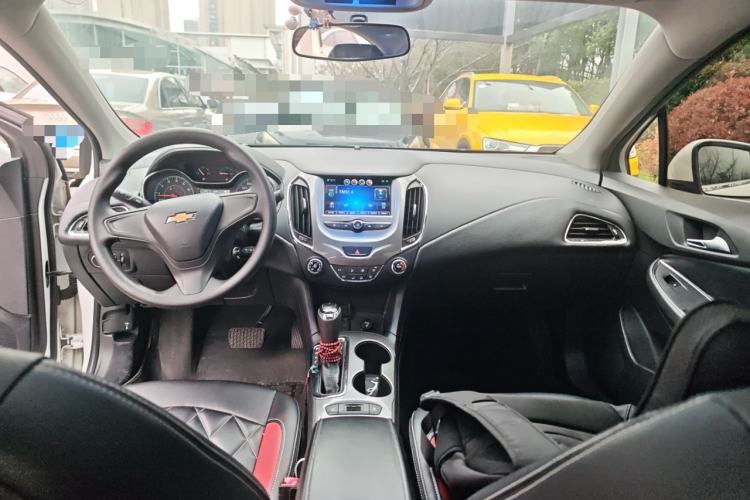 Used Chevrolet Cruze 2018 320 Automatic Pioneer Sunroof Edition Center Console