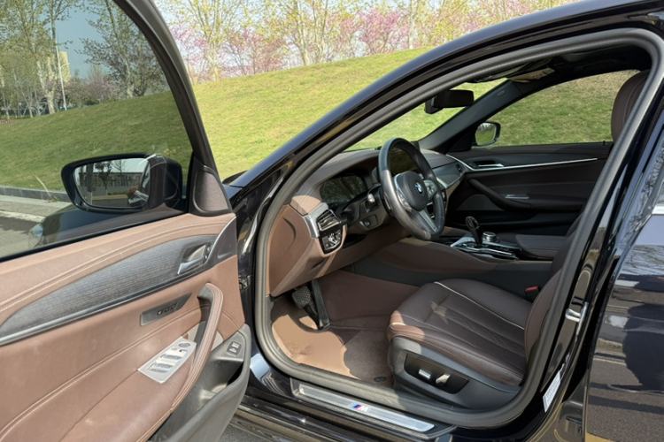 Used BMW 5 Series 2023 530Li Leading Model M Sport Package Interior 1