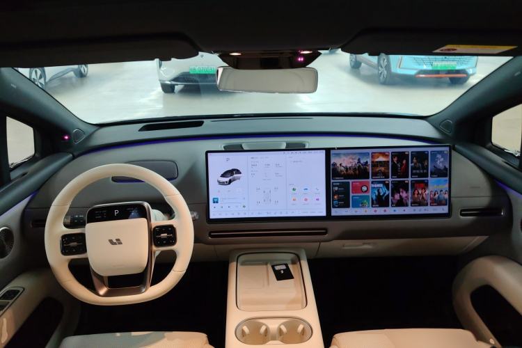 Used Li Auto i6 2025 Model Two-Wheel-Drive Standard Type
