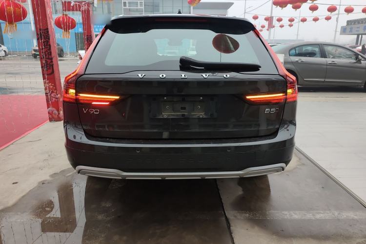 Used Volvo V90 2024 Cross Country B5 AWD Prestige Edition