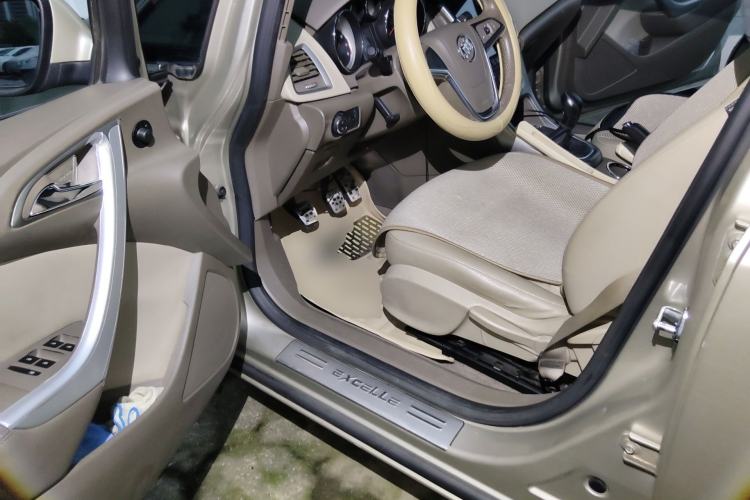 Used Buick GT 2013 GT 1.6L Manual Entry-Level Model Driver Seat