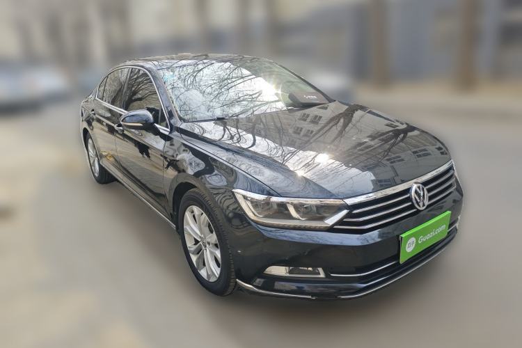 Used Volkswagen Magotan 2017 330TSI DSG Luxury Model Front Right 45 Deg