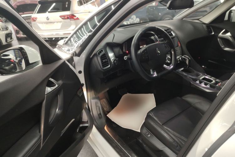 Used DS 5 2014 1.6T Luxury Edition THP160 Driver Seat