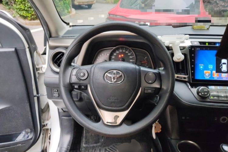 Used Toyota RAV4 2015 2.0L CVT Two-Wheel Drive Fashion Edition
