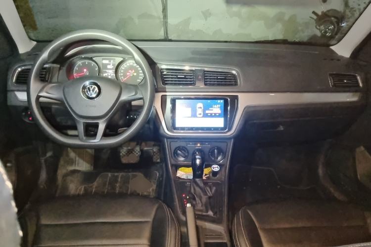 Used Volkswagen Lavida 2015 1.6L Automatic Fashion Edition Center Console