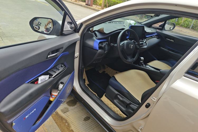 Used Toyota C-HR 2018 2.0L Leading with Sunroof China VI Standard
