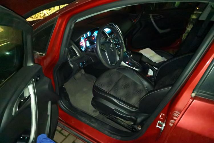 Used Buick GT 2013 XT 1.6L Automatic Fashion Edition Driver Seat