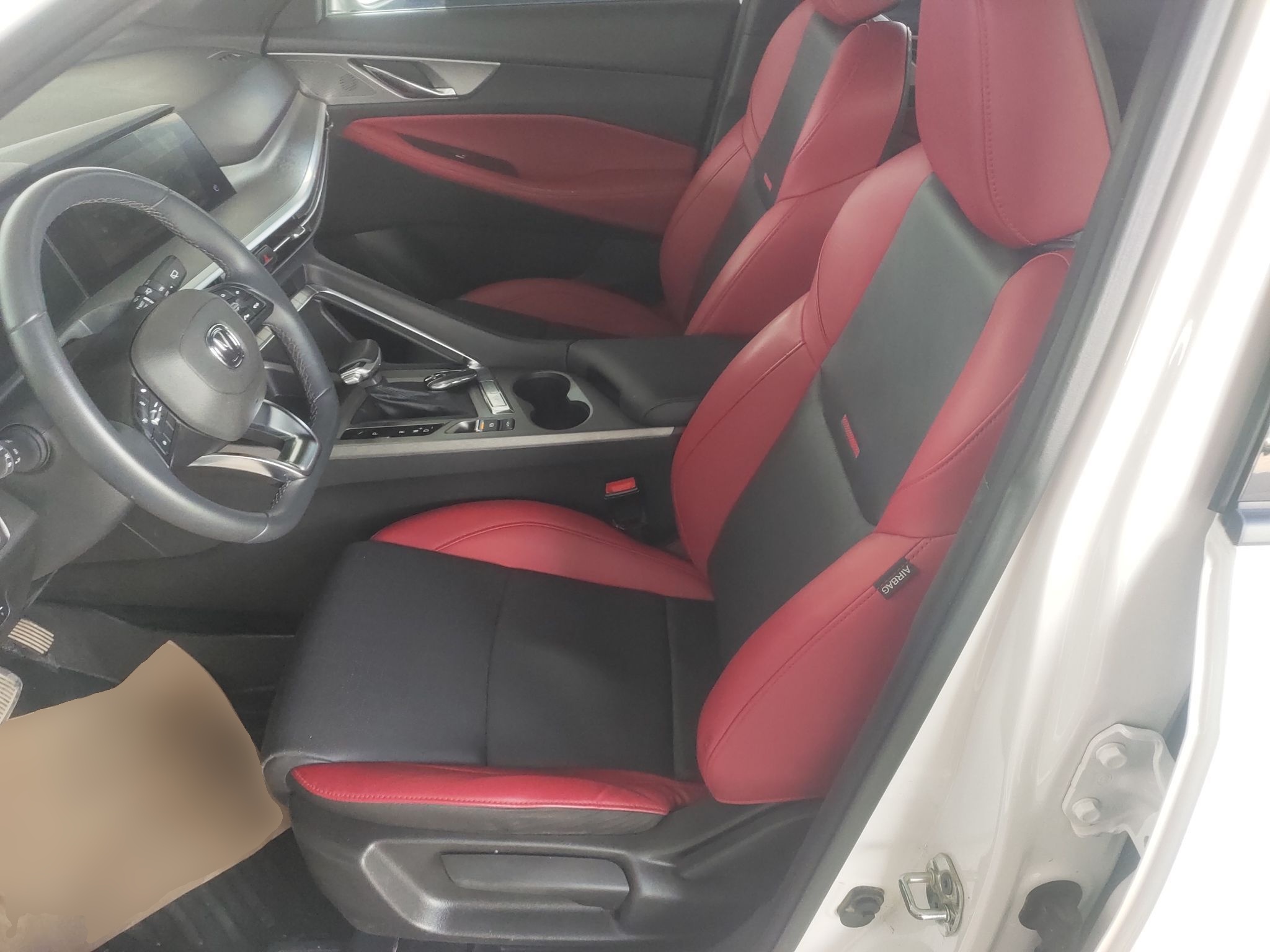 Переднее сиденье в автомобиле