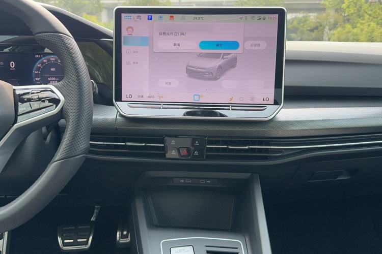 Used Volkswagen Golf 2025 300TSI R-Line Audio And AC Panel