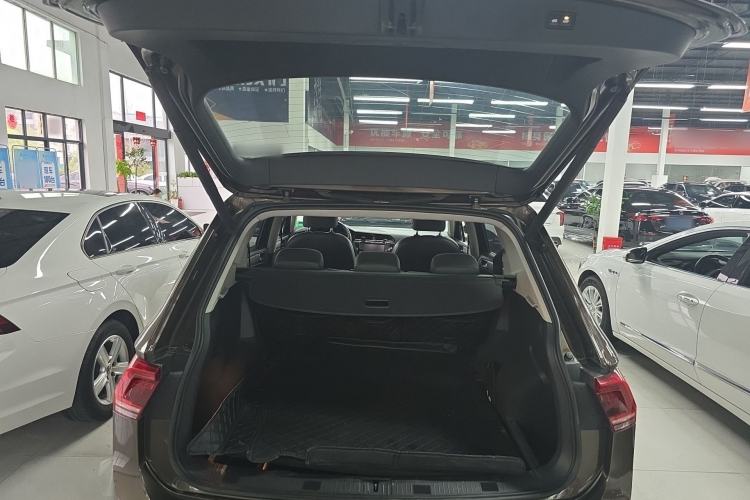 Used Volkswagen Tiguan L 2017 330TSI Automatic Two-Wheel Drive Flagship Edition Trunk