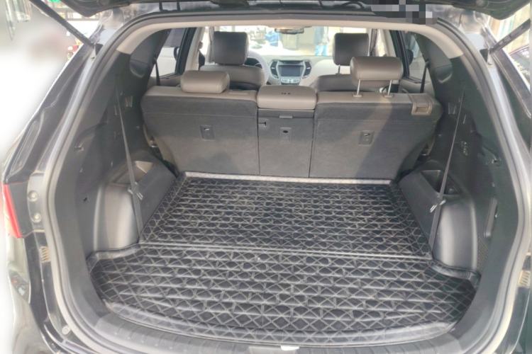 Used Hyundai Santa Fe Classic 2013 Revised Version 3.0L Four-Wheel Drive Flagship Edition Euro IV Trunk